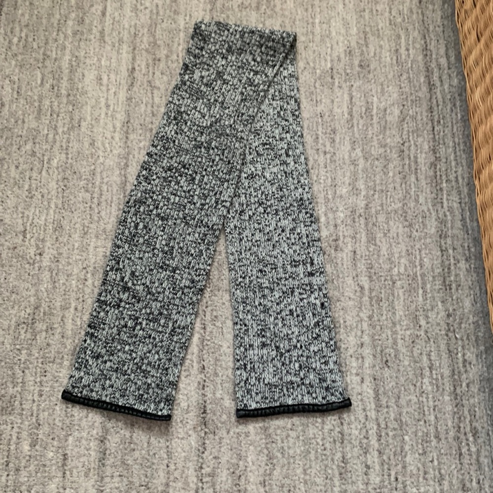 Men’s leather/wool scarf